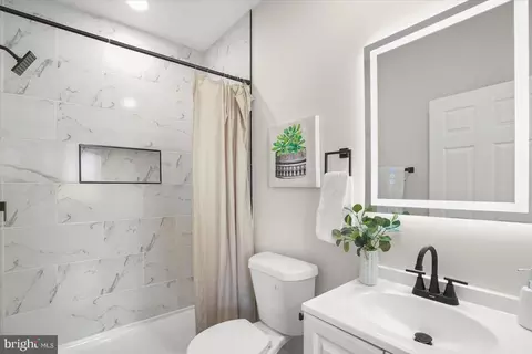 Bath - 633 E 36th St, Baltimore, MD 21218 photo 3 of 6