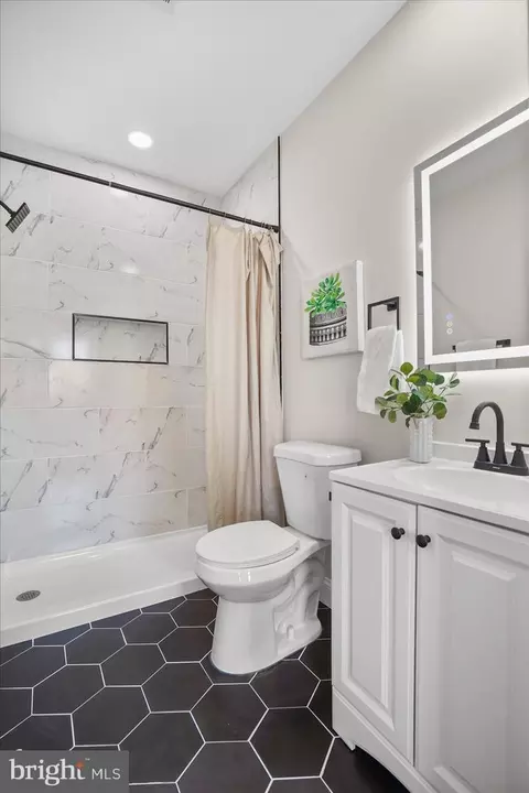 Bath - 633 E 36th St, Baltimore, MD 21218 photo 2 of 6