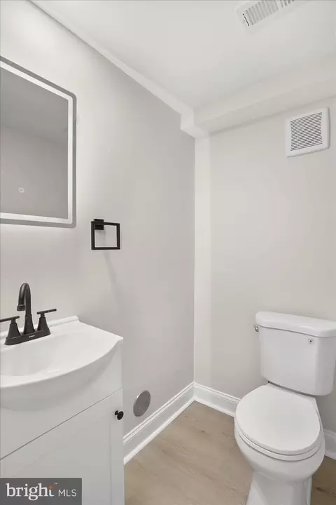 Bath - 633 E 36th St, Baltimore, MD 21218 photo 1 of 6