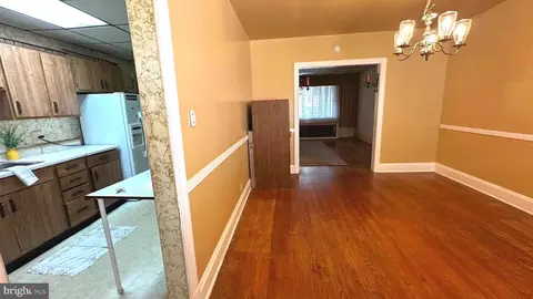 Entry Way - 4643 Coleherne Rd, Baltimore, MD 21229 photo 5 of 10