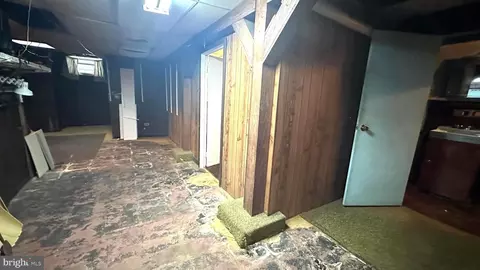 Entry Way - 4643 Coleherne Rd, Baltimore, MD 21229 photo 9 of 10