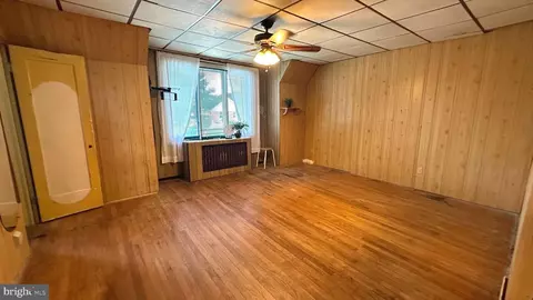 Living - 4643 Coleherne Rd, Baltimore, MD 21229 photo 3 of 4