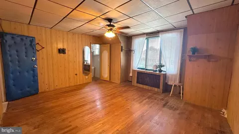 Living - 4643 Coleherne Rd, Baltimore, MD 21229 photo 4 of 4