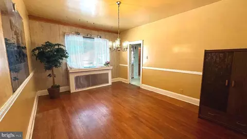 Entry Way - 4643 Coleherne Rd, Baltimore, MD 21229 photo 6 of 10