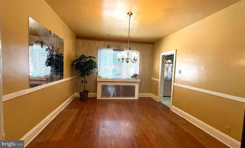 Entry Way - 4643 Coleherne Rd, Baltimore, MD 21229 photo 7 of 10