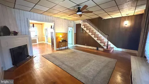 Entry Way - 4643 Coleherne Rd, Baltimore, MD 21229 photo 1 of 10