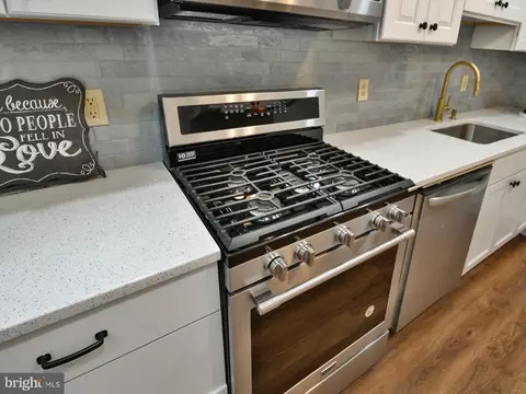 Kitchen - 1406 E Fort Ave, Baltimore, MD 21230 photo 4 of 4