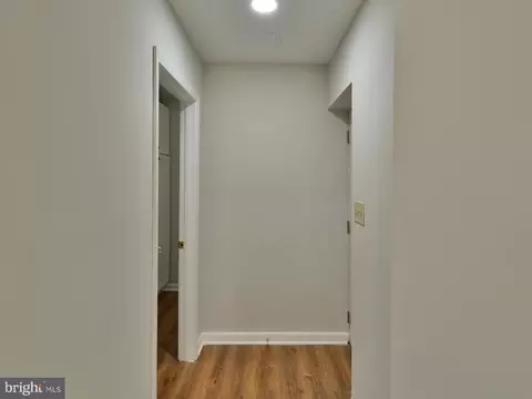 Entry Way - 1406 E Fort Ave, Baltimore, MD 21230 photo 5 of 10