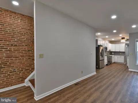 Entry Way - 1406 E Fort Ave, Baltimore, MD 21230 photo 3 of 10