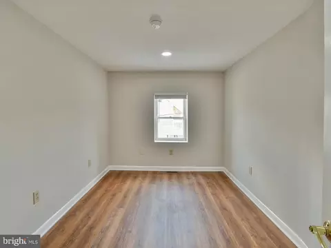 Bedroom - 1406 E Fort Ave, Baltimore, MD 21230 photo 4 of 5