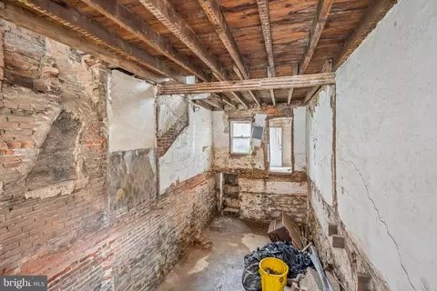 Entry Way - 210 S Durham St, Baltimore, MD 21231 photo 1 of 2