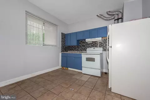 Entry Way - 2403 Annapolis Rd, Baltimore, MD 21230 photo 3 of 4