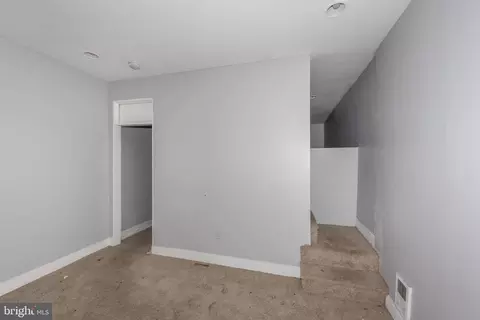 Entry Way - 2403 Annapolis Rd, Baltimore, MD 21230 photo 2 of 4
