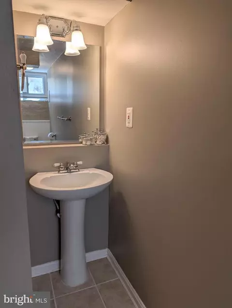 Bath - 6300 Greenspring Ave, Baltimore, MD 21209 photo 4 of 5