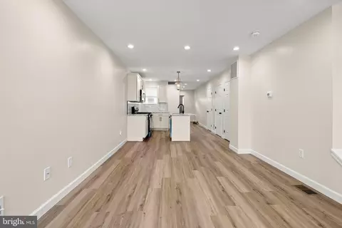 Entry Way - 2815 W Cold Spring Ln W, Baltimore, MD 21215 photo 3 of 7