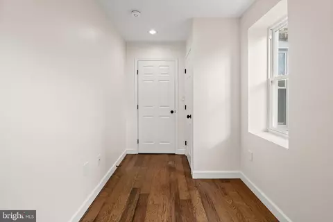 Entry Way - 2815 W Cold Spring Ln W, Baltimore, MD 21215 photo 5 of 7
