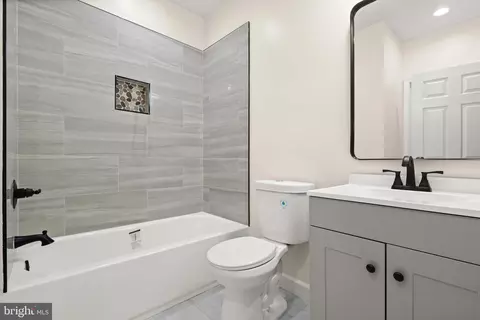 Bath - 2815 W Cold Spring Ln W, Baltimore, MD 21215 photo 2 of 5