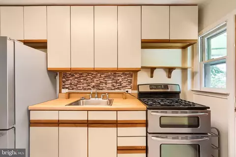 Kitchen - 1214 Anglesea St, Baltimore, MD 21224 photo 3 of 4