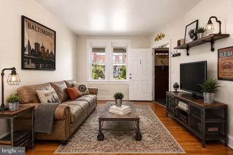 Living - 808 Ponca St, Baltimore, MD 21224 photo 1 of 5