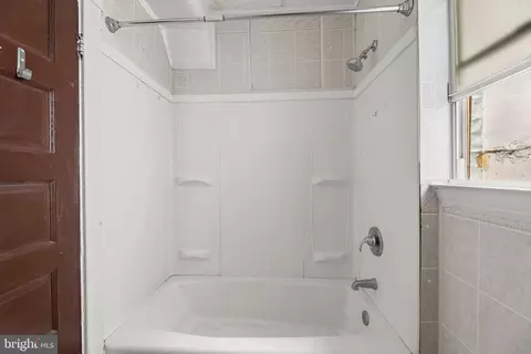 Bath - 808 Ponca St, Baltimore, MD 21224 photo 1 of 1
