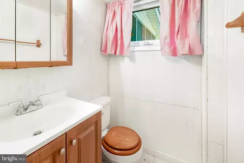 Bath - 6026 Berkeley Ave, Baltimore, MD 21209 photo 3 of 3