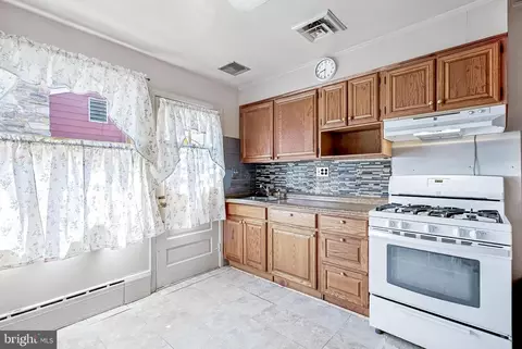Entry Way - 6026 Berkeley Ave, Baltimore, MD 21209 photo 1 of 2