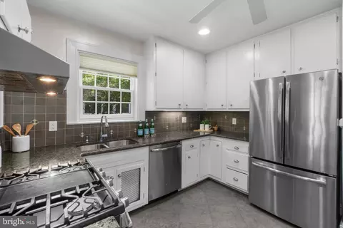 Kitchen - 306 Broxton Rd, Baltimore, MD 21212 photo 4 of 4