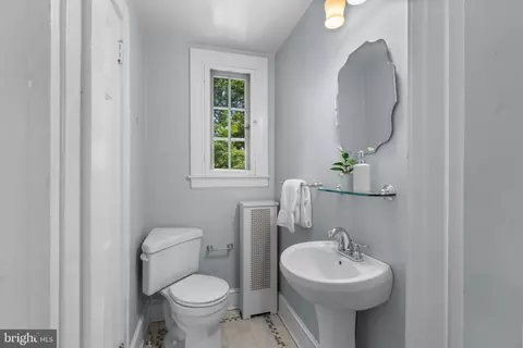 Bath - 306 Broxton Rd, Baltimore, MD 21212 photo 1 of 4