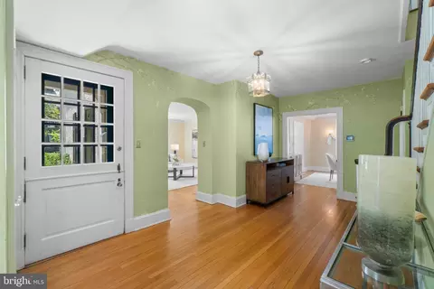Entry Way - 306 Broxton Rd, Baltimore, MD 21212 photo 2 of 3