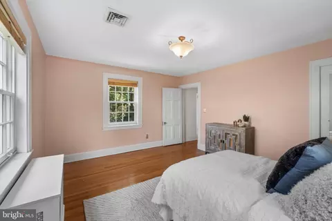 Bedroom - 306 Broxton Rd, Baltimore, MD 21212 photo 5 of 7