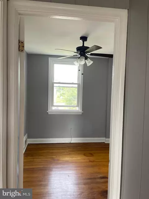 Entry Way - 908 Evesham Ave, Baltimore, MD 21212 photo 2 of 2