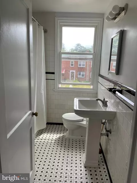 Bath - 908 Evesham Ave, Baltimore, MD 21212 photo 1 of 1