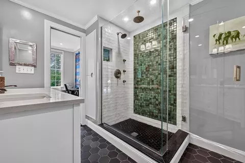 Bath - 116 E Montgomery St, Baltimore, MD 21230 photo 2 of 5