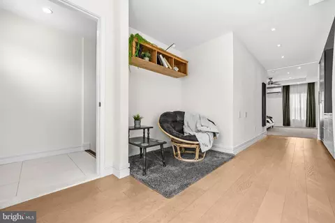 Entry Way - 830 N Bond St, Baltimore, MD 21205 photo 5 of 6