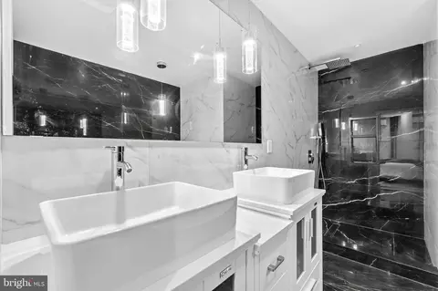 Bath - 830 N Bond St, Baltimore, MD 21205 photo 3 of 5