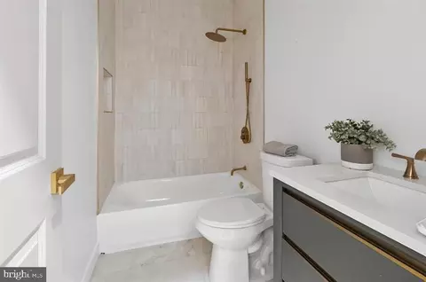 Bath - 1809 N Milton Ave, Baltimore, MD 21213 photo 2 of 3