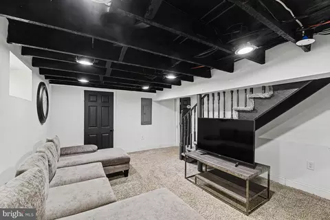 Entry Way - 5818 Highgate Dr, Baltimore, MD 21215 photo 6 of 6
