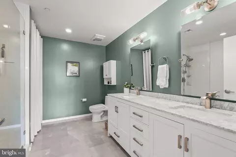 Bath - 1200 Steuart St #625, Baltimore, MD 21230 photo 2 of 5