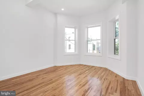 Living - 1508 Mcculloh St, Baltimore, MD 21217 photo 3 of 5