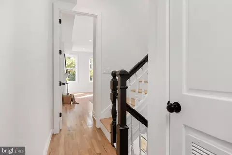 Entry Way - 1508 Mcculloh St, Baltimore, MD 21217 photo 6 of 12