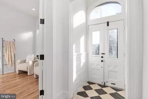 Entry Way - 1508 Mcculloh St, Baltimore, MD 21217 photo 1 of 12