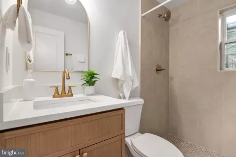 Bath - 1508 Mcculloh St, Baltimore, MD 21217 photo 4 of 4