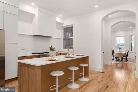 Entry Way - 1508 Mcculloh St, Baltimore, MD 21217 photo 2 of 12