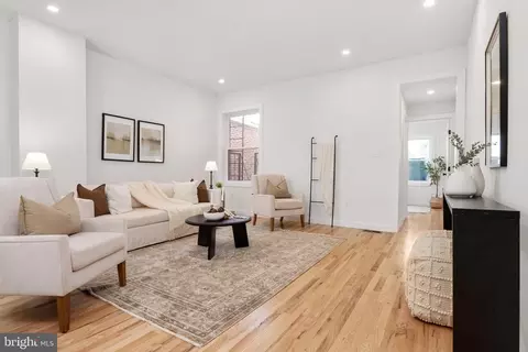 Living - 1508 Mcculloh St, Baltimore, MD 21217 photo 4 of 5