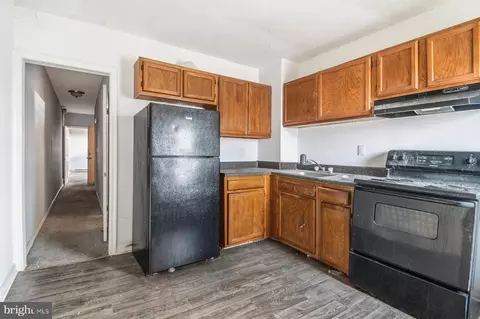 Entry Way - 2420 Greenmount Ave, Baltimore, MD 21218 photo 1 of 7