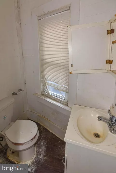 Bath - 2420 Greenmount Ave, Baltimore, MD 21218 photo 1 of 2