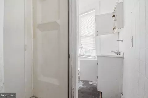 Entry Way - 2420 Greenmount Ave, Baltimore, MD 21218 photo 2 of 7
