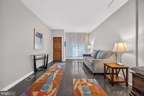 Entry Way - 602 S Macon St, Baltimore, MD 21224 photo 2 of 10
