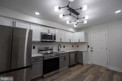 Entry Way - 302 Gilmor St, Baltimore, MD 21223 photo 3 of 7