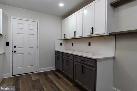 Entry Way - 302 Gilmor St, Baltimore, MD 21223 photo 5 of 7